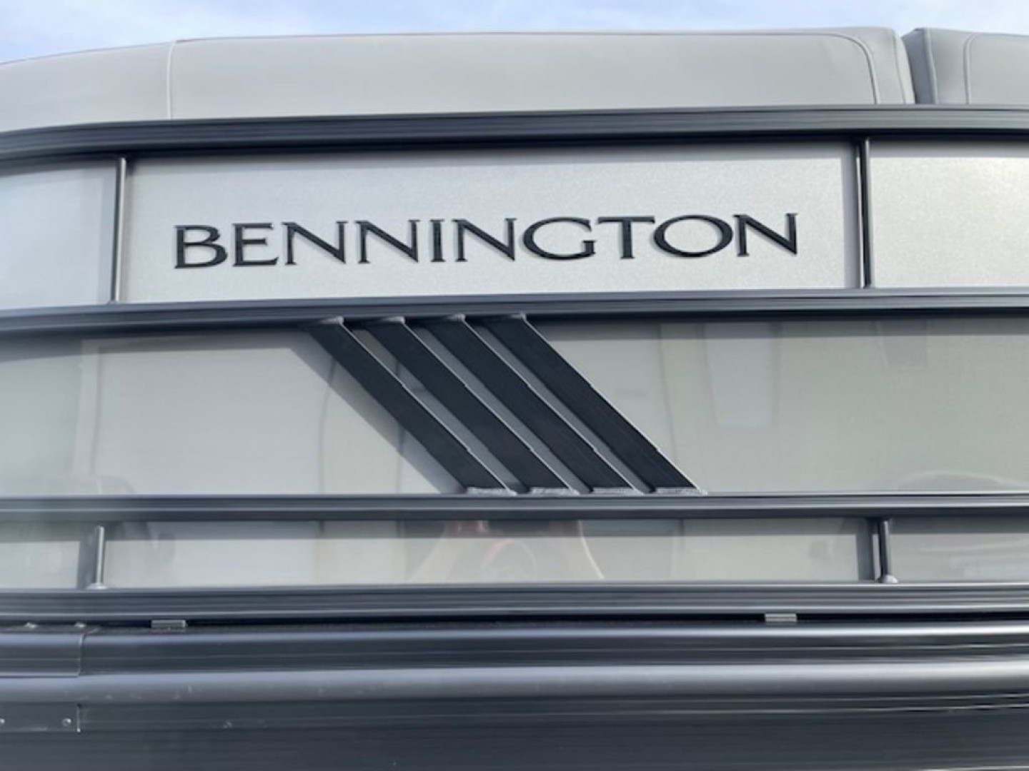 New 2025 Bennington 24 MFB Tritoon