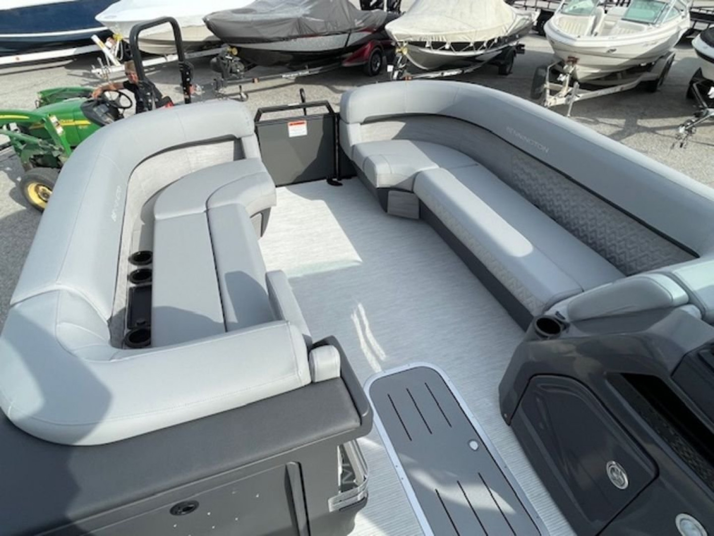 New 2025 Bennington 24 MFB Tritoon