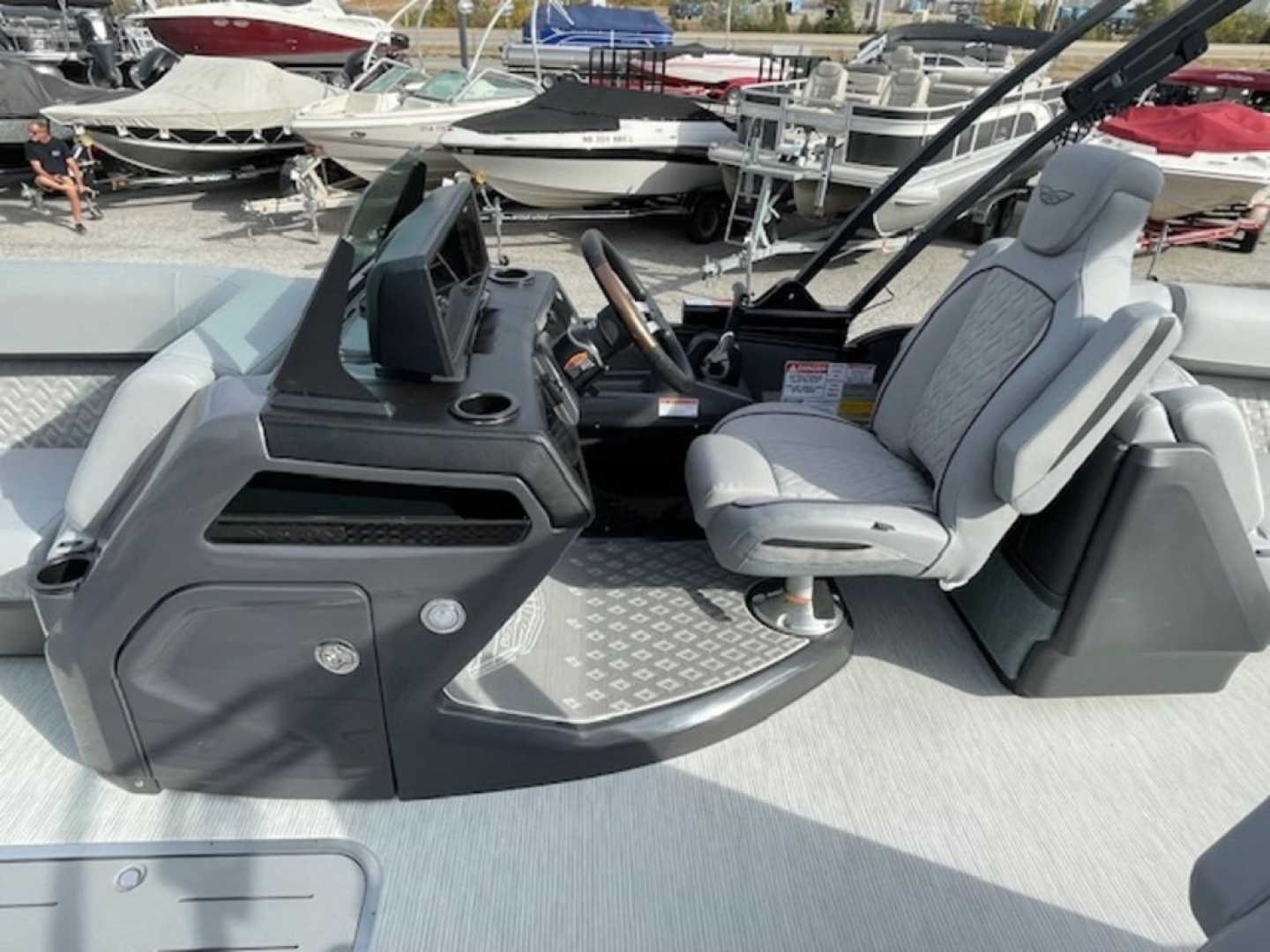 New 2025 Bennington 24 MFB Tritoon