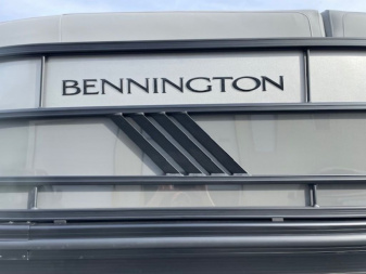 New 2025 Bennington 24 MFB Tritoon