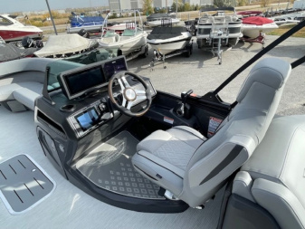 New 2025 Bennington 24 MFB Tritoon