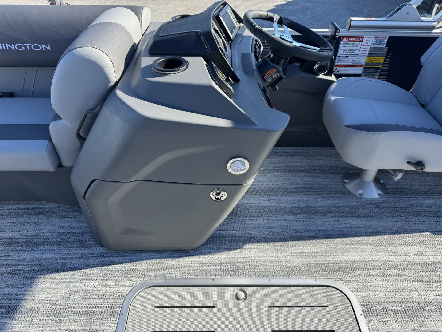 New 2025 Bennington 22 SSR Tritoon