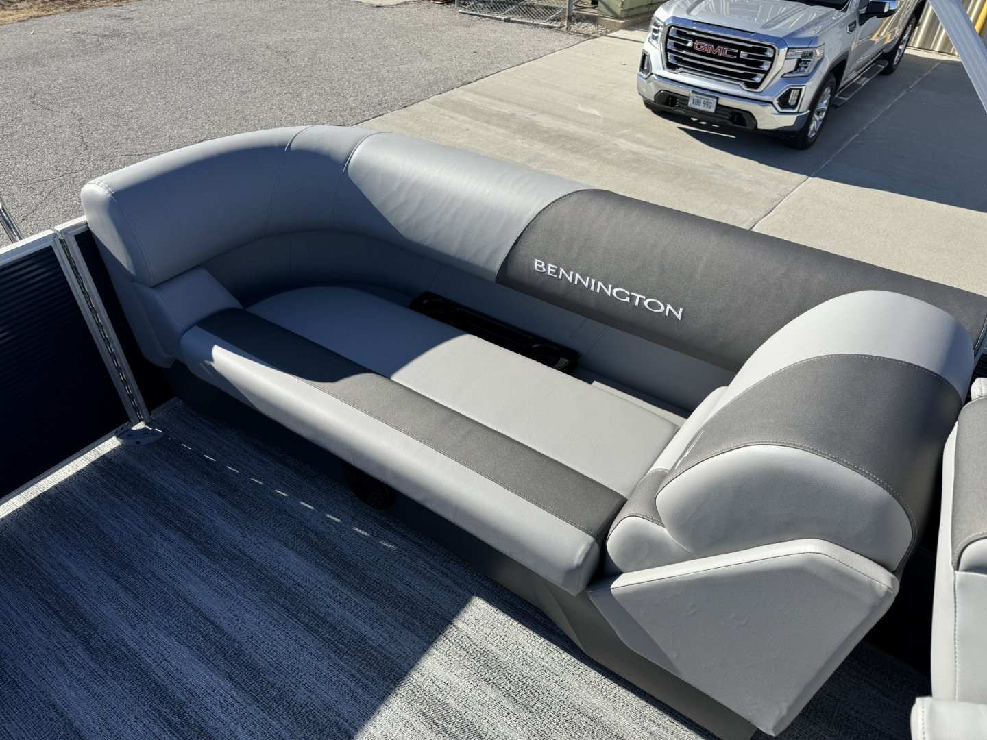 New 2025 Bennington 22 SSR Tritoon