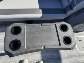 New 2025 Bennington 22 SSR Tritoon