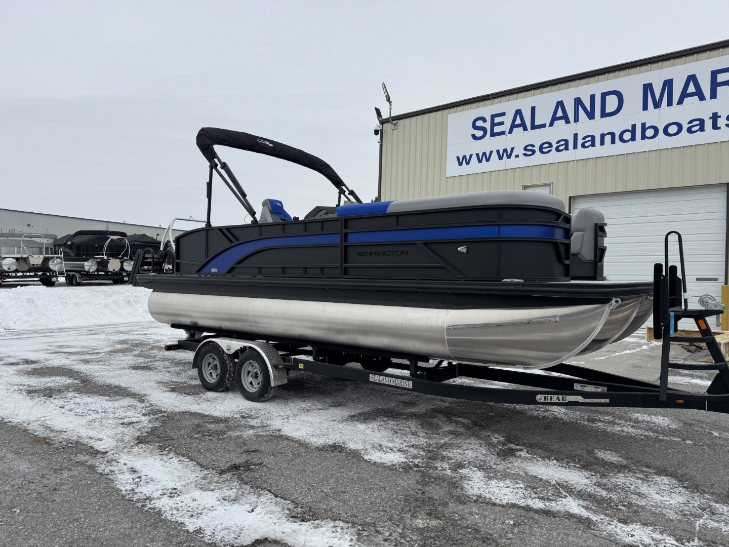 New 2025 Bennington 22 SSB Tritoon