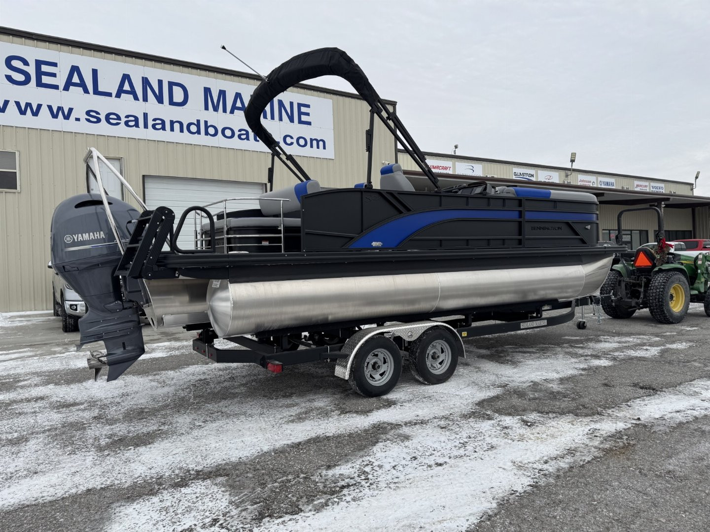 New 2025 Bennington 22 SSB Tritoon