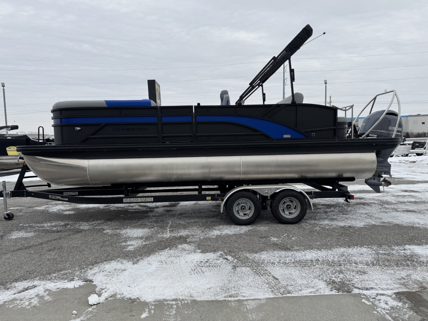 New 2025 Bennington 22 SSB Tritoon