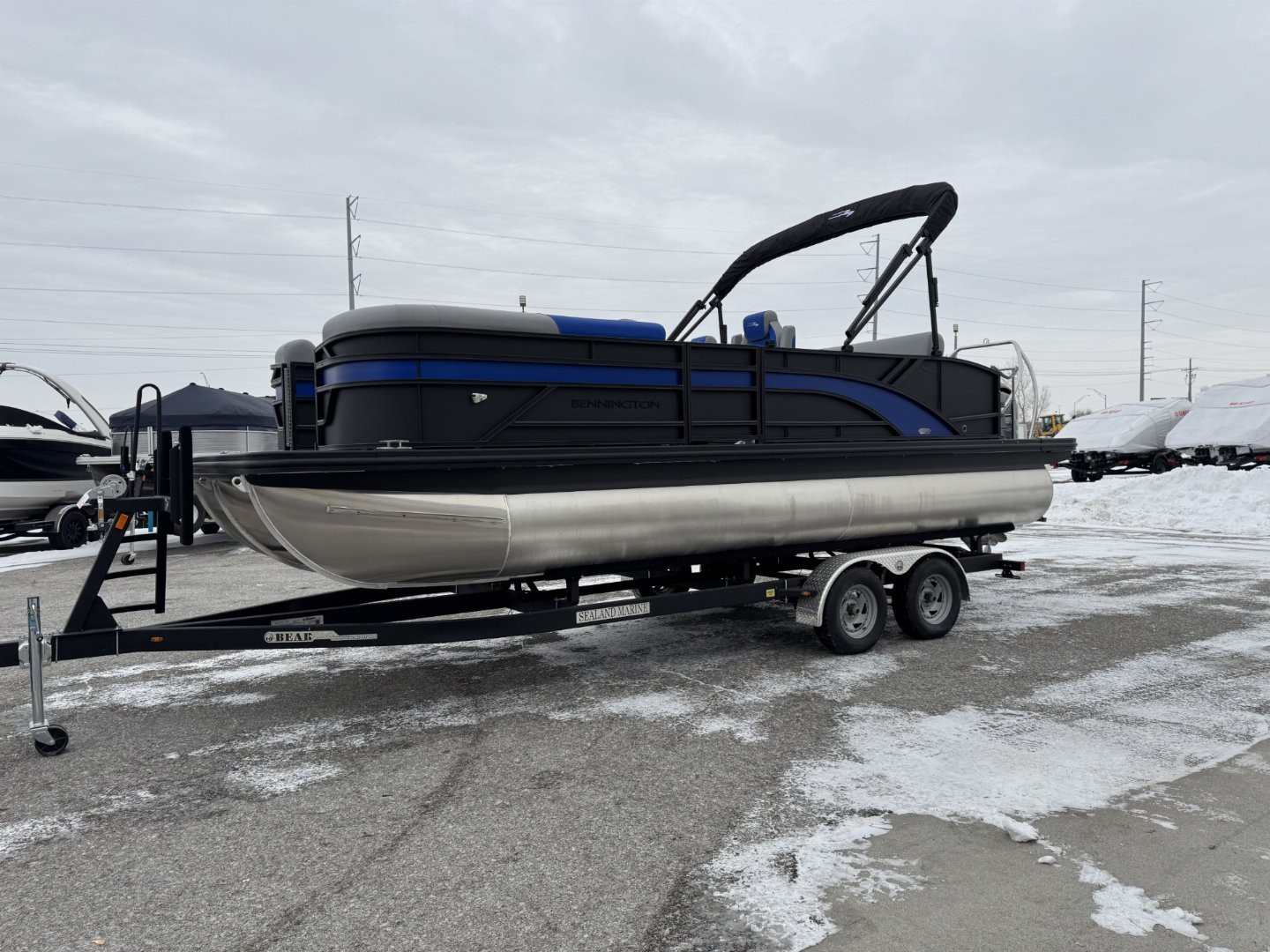 New 2025 Bennington 22 SSB Tritoon