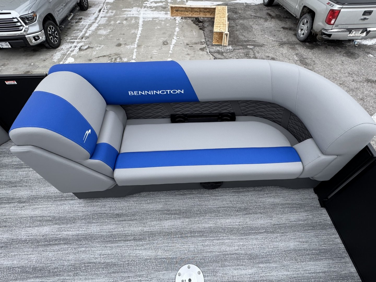 New 2025 Bennington 22 SSB Tritoon