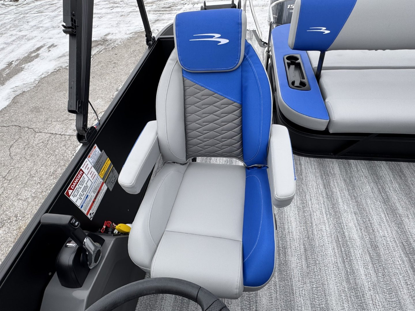 New 2025 Bennington 22 SSB Tritoon