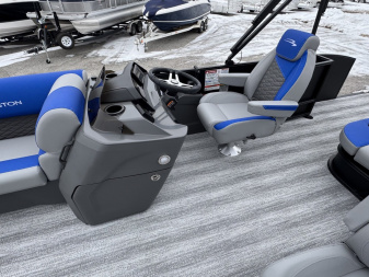 New 2025 Bennington 22 SSB Tritoon