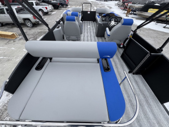 New 2025 Bennington 22 SSB Tritoon