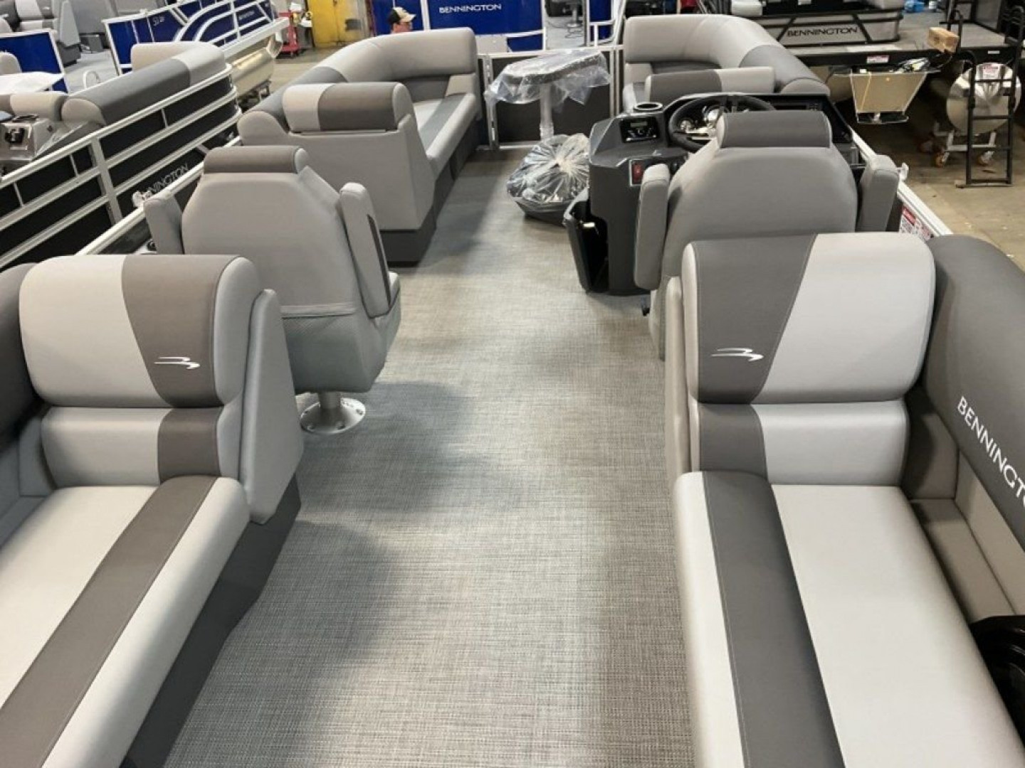 New 2025 Bennington 22 SVSR Tritoon