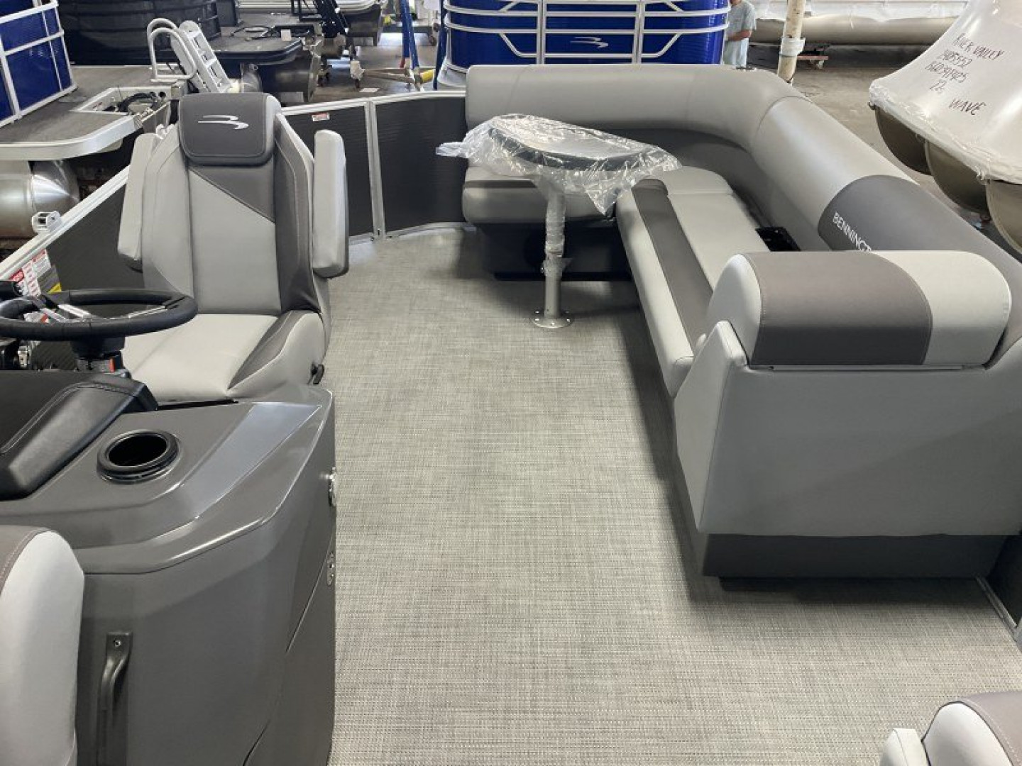 New 2025 Bennington 20 SVL