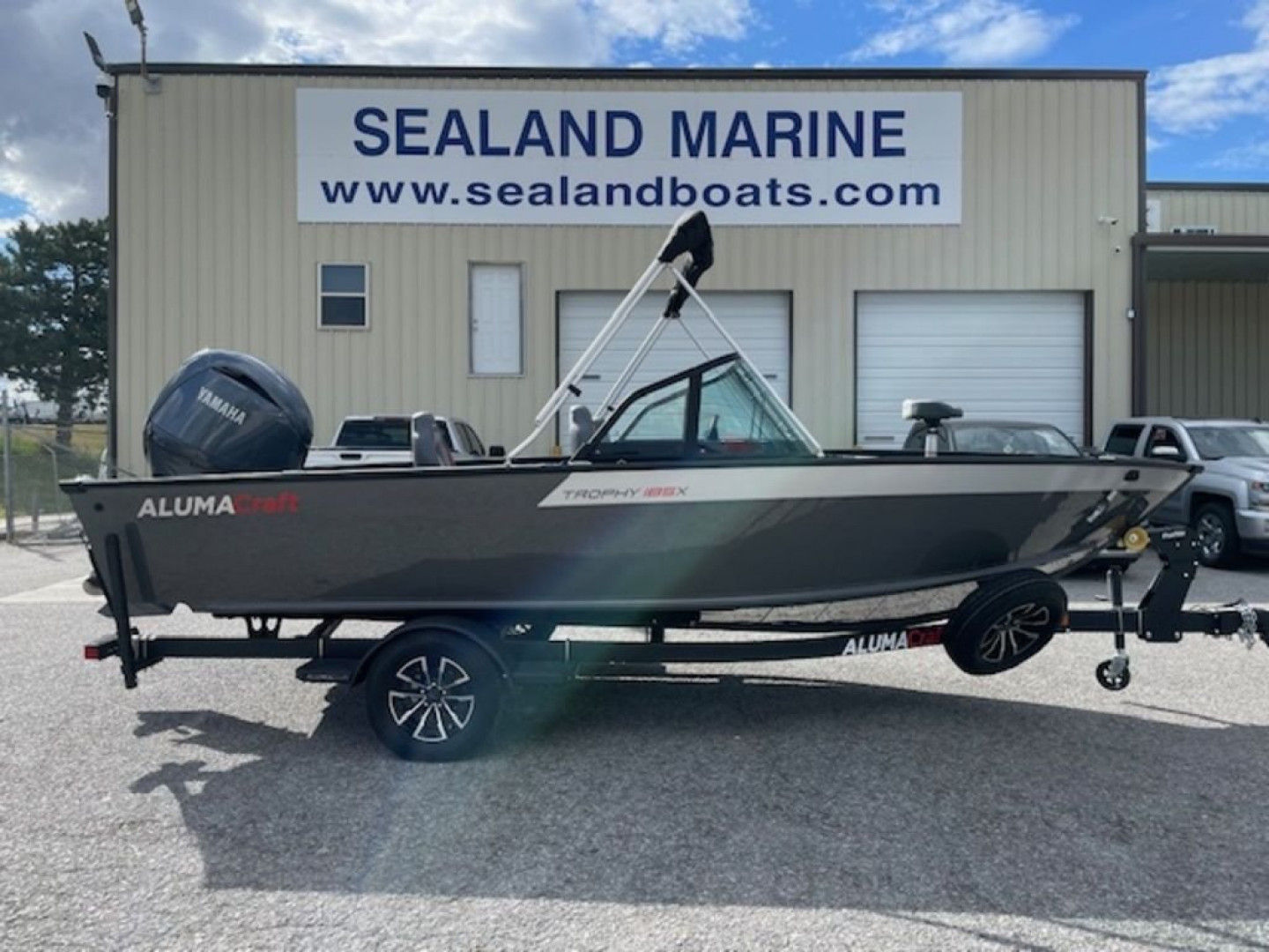 New 2025 Alumacraft Trophy 185X Sport
