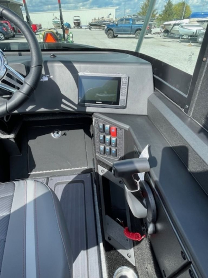 New 2025 Alumacraft Competitor 185X Sport