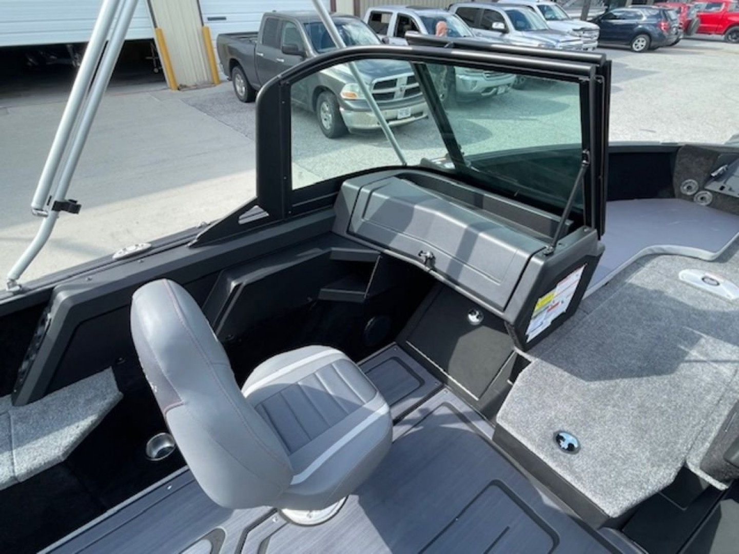 New 2025 Alumacraft Competitor 185X Sport