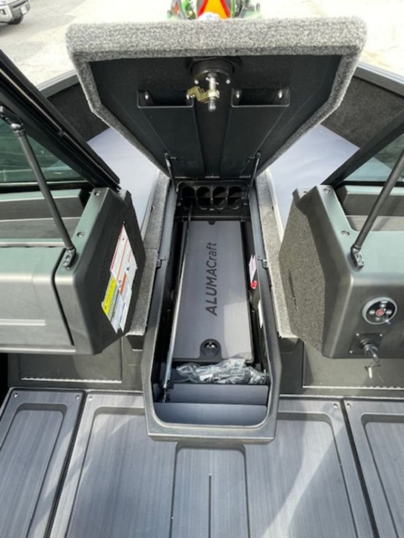 New 2025 Alumacraft Competitor 185X Sport