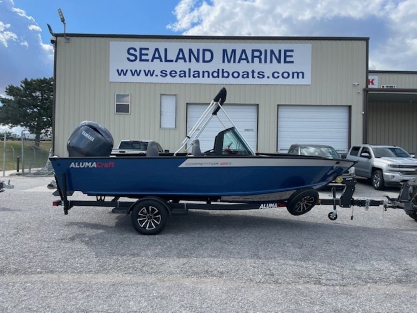 New 2025 Alumacraft Competitor 185X Sport