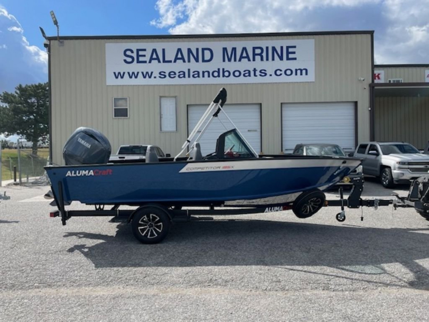 New 2025 Alumacraft Competitor 185X Sport