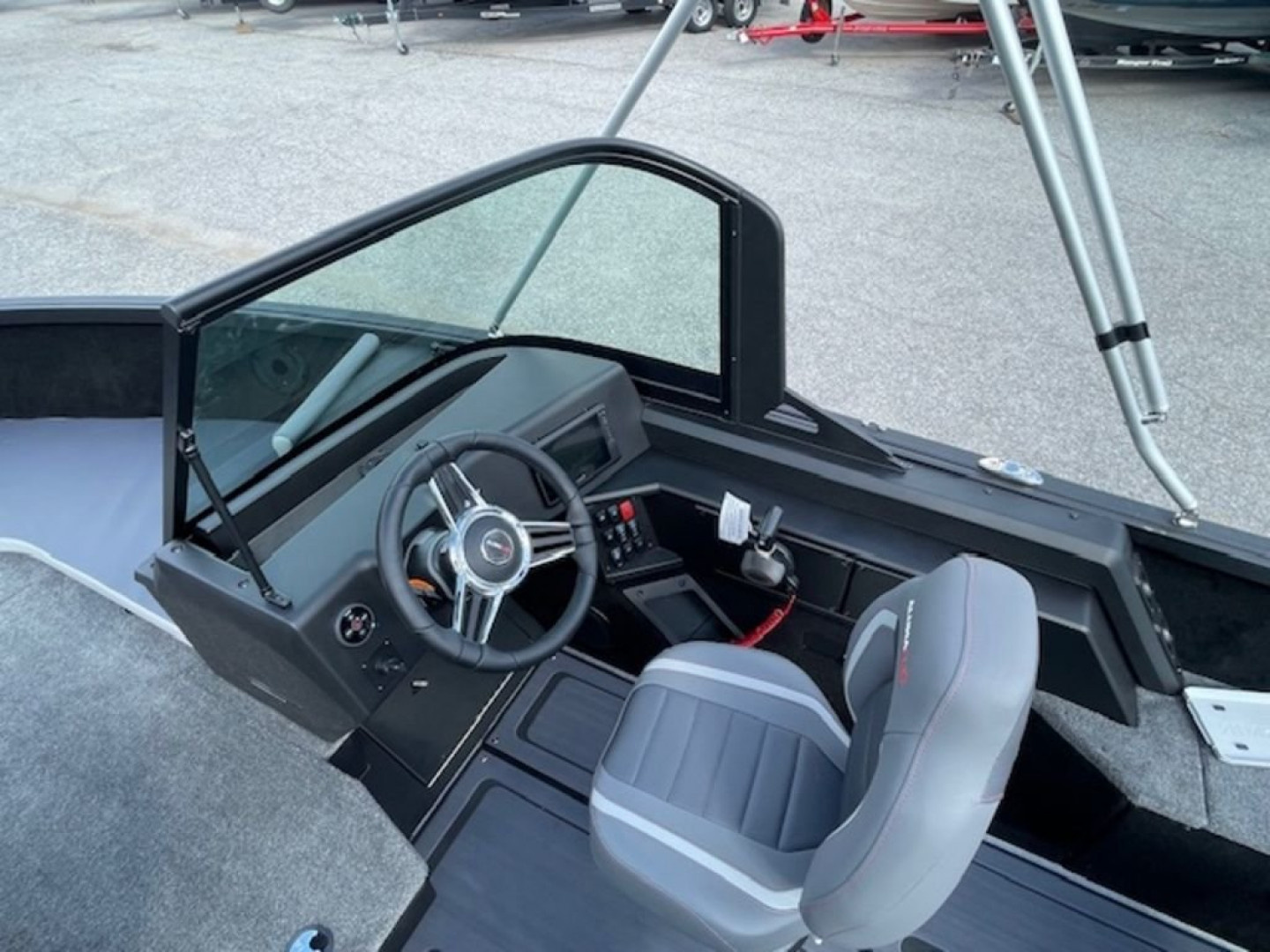 New 2025 Alumacraft Competitor 185X Sport