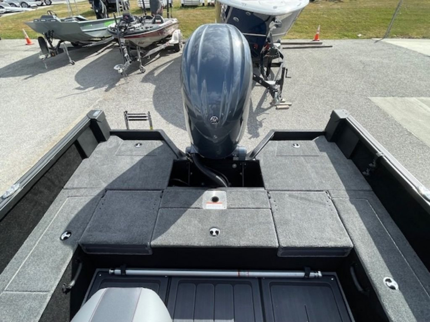 New 2025 Alumacraft Competitor 185X Sport