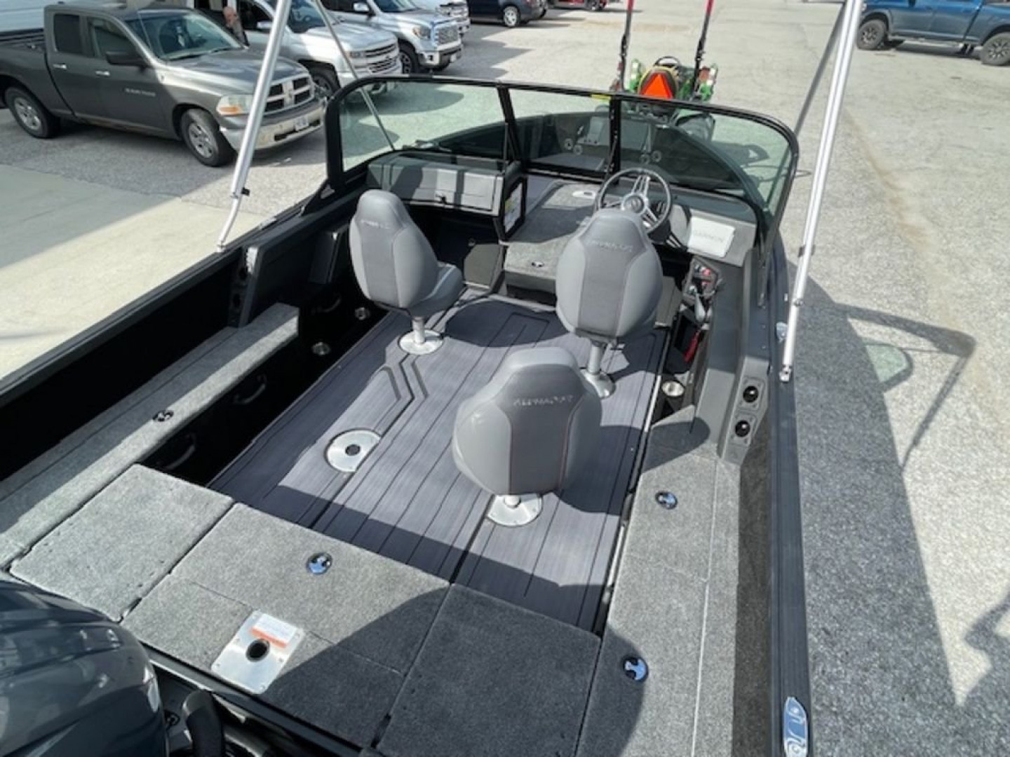 New 2025 Alumacraft Competitor 185X Sport