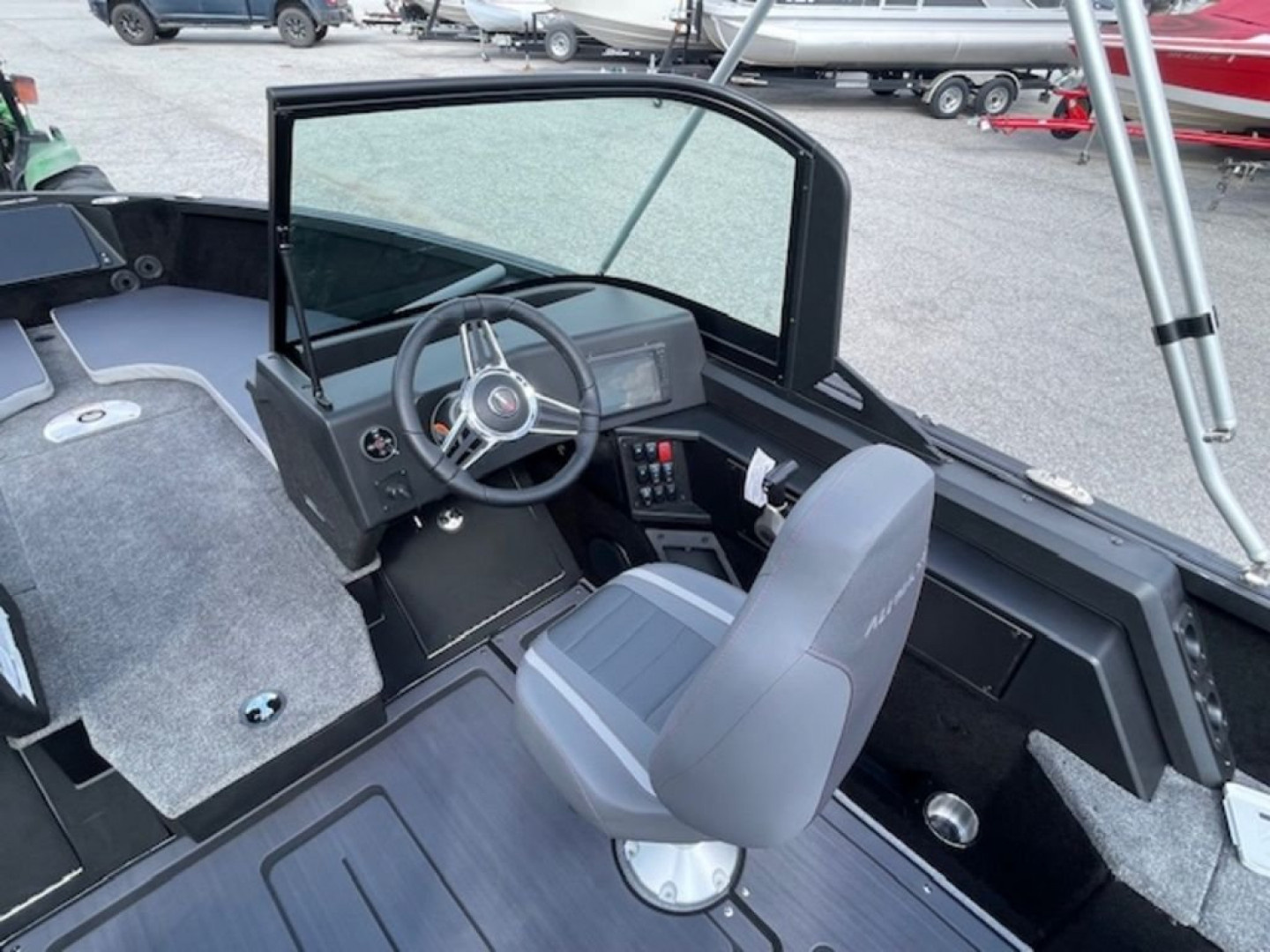 New 2025 Alumacraft Competitor 185X Sport