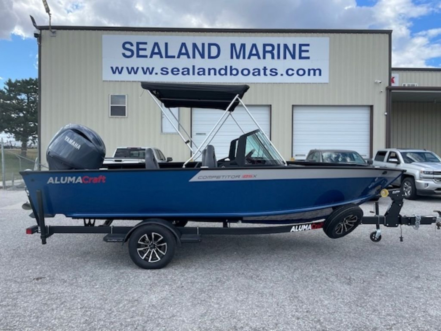 New 2025 Alumacraft Competitor 185X Sport