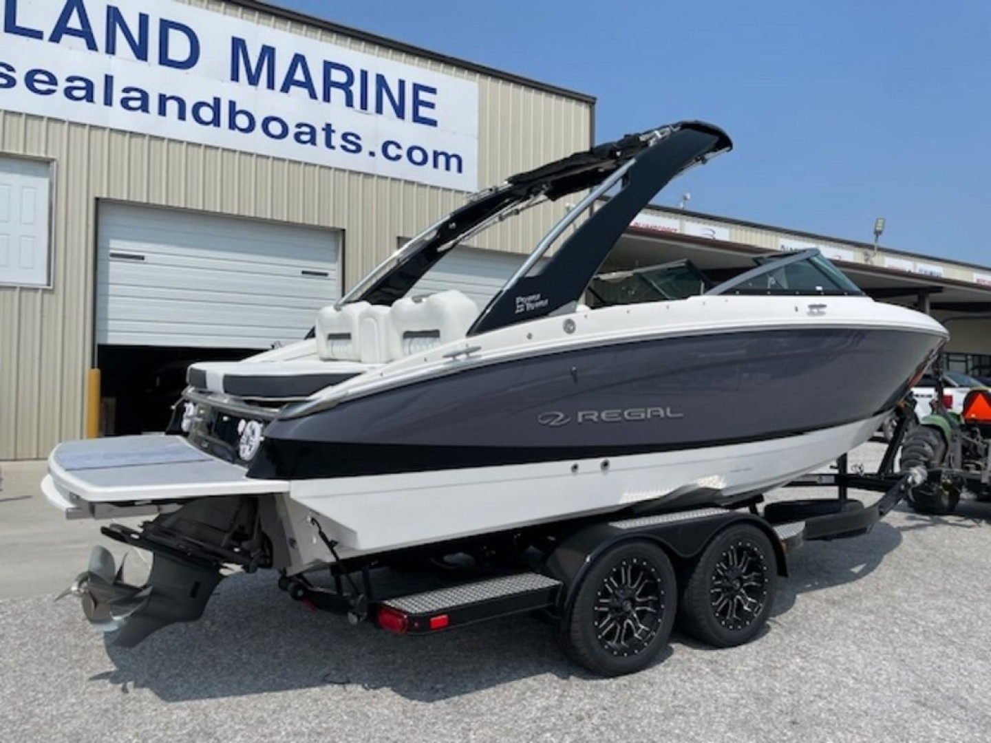 New 2025 Regal Boats LS4 Bowrider