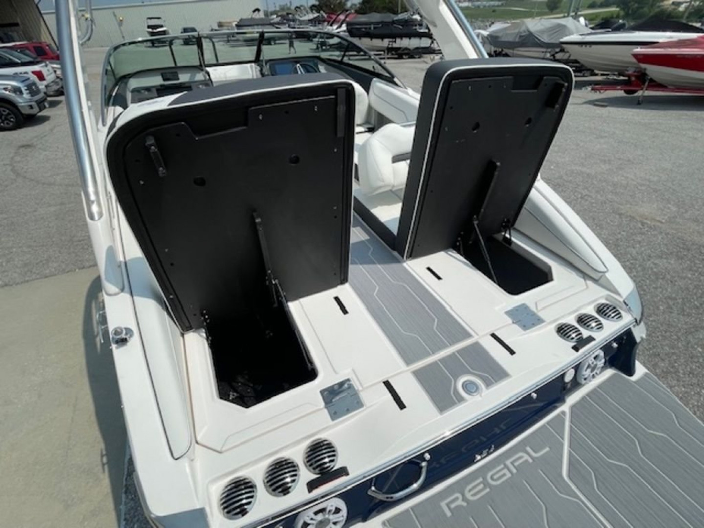 New 2025 Regal Boats LS4 Bowrider
