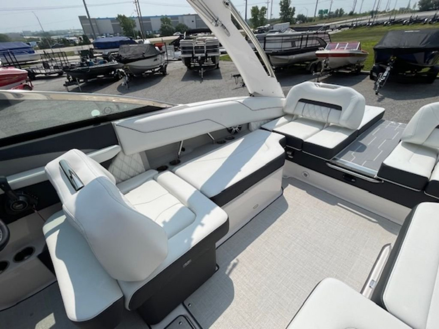 New 2025 Regal Boats LS4 Bowrider
