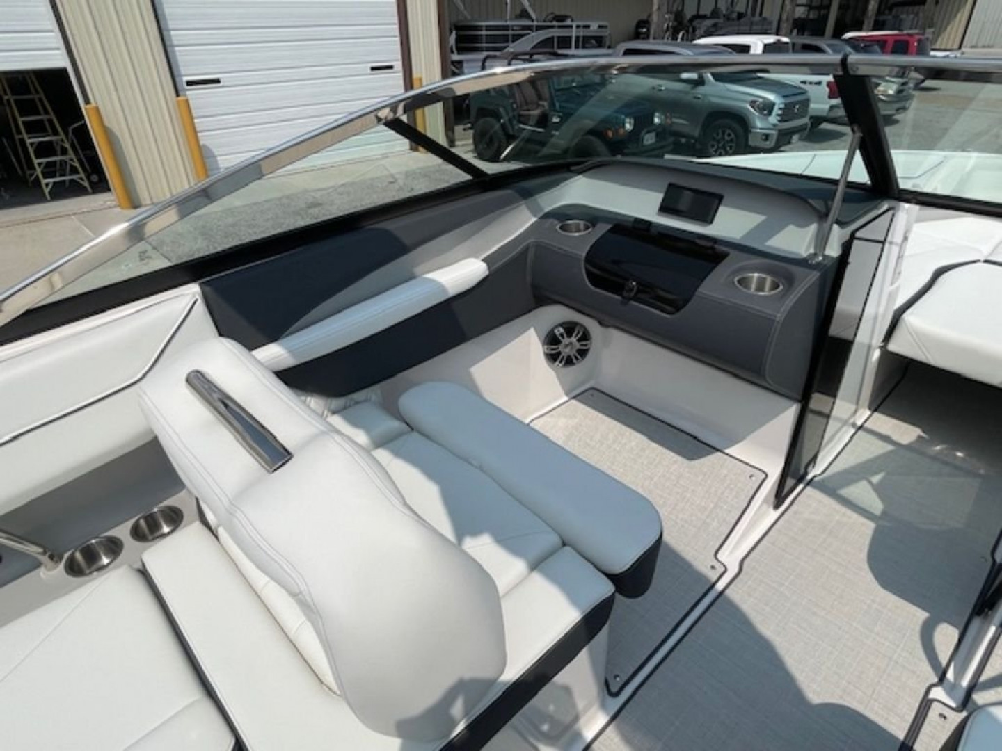 New 2025 Regal Boats LS4 Bowrider