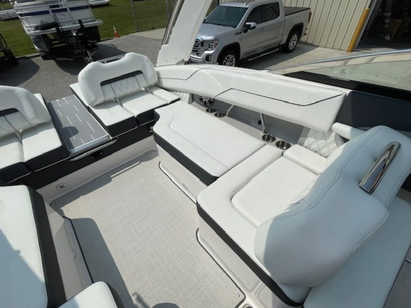 New 2025 Regal Boats LS4 Bowrider