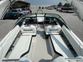 New 2025 Regal Boats LS4 Bowrider