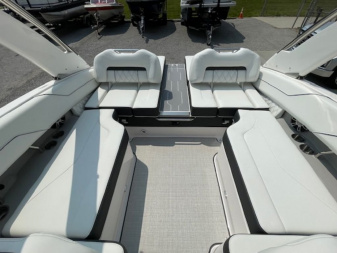 New 2025 Regal Boats LS4 Bowrider