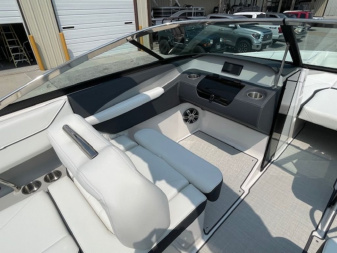 New 2025 Regal Boats LS4 Bowrider