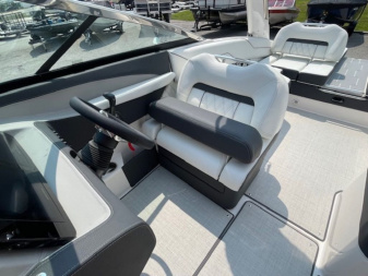 New 2025 Regal Boats LS4 Bowrider