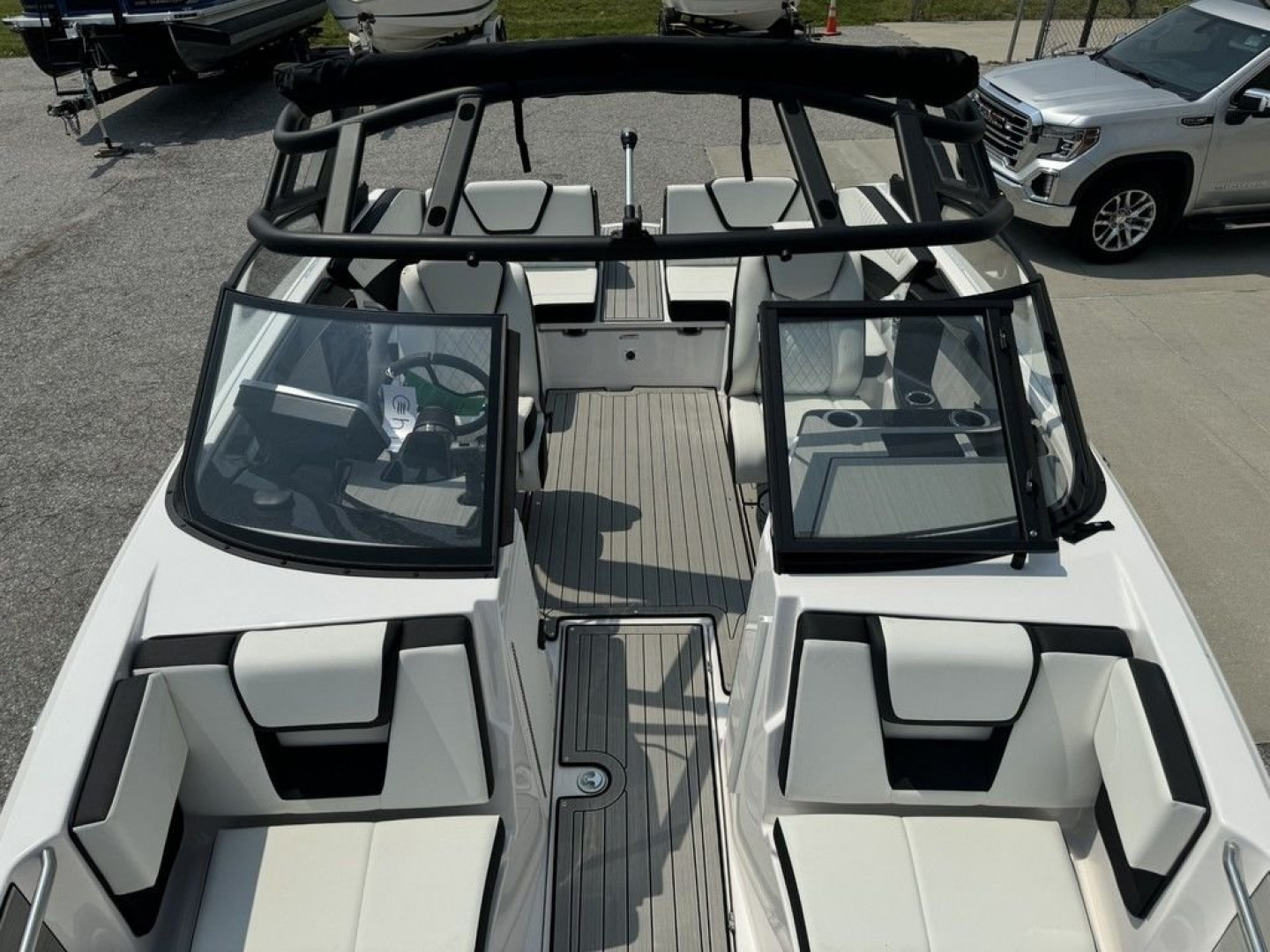 New 2024 Yamaha Boats 222SE