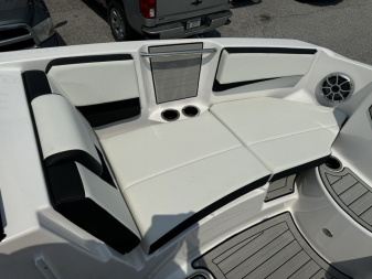 New 2024 Yamaha Boats 222SE