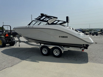 New 2024 Yamaha Boats 222SE
