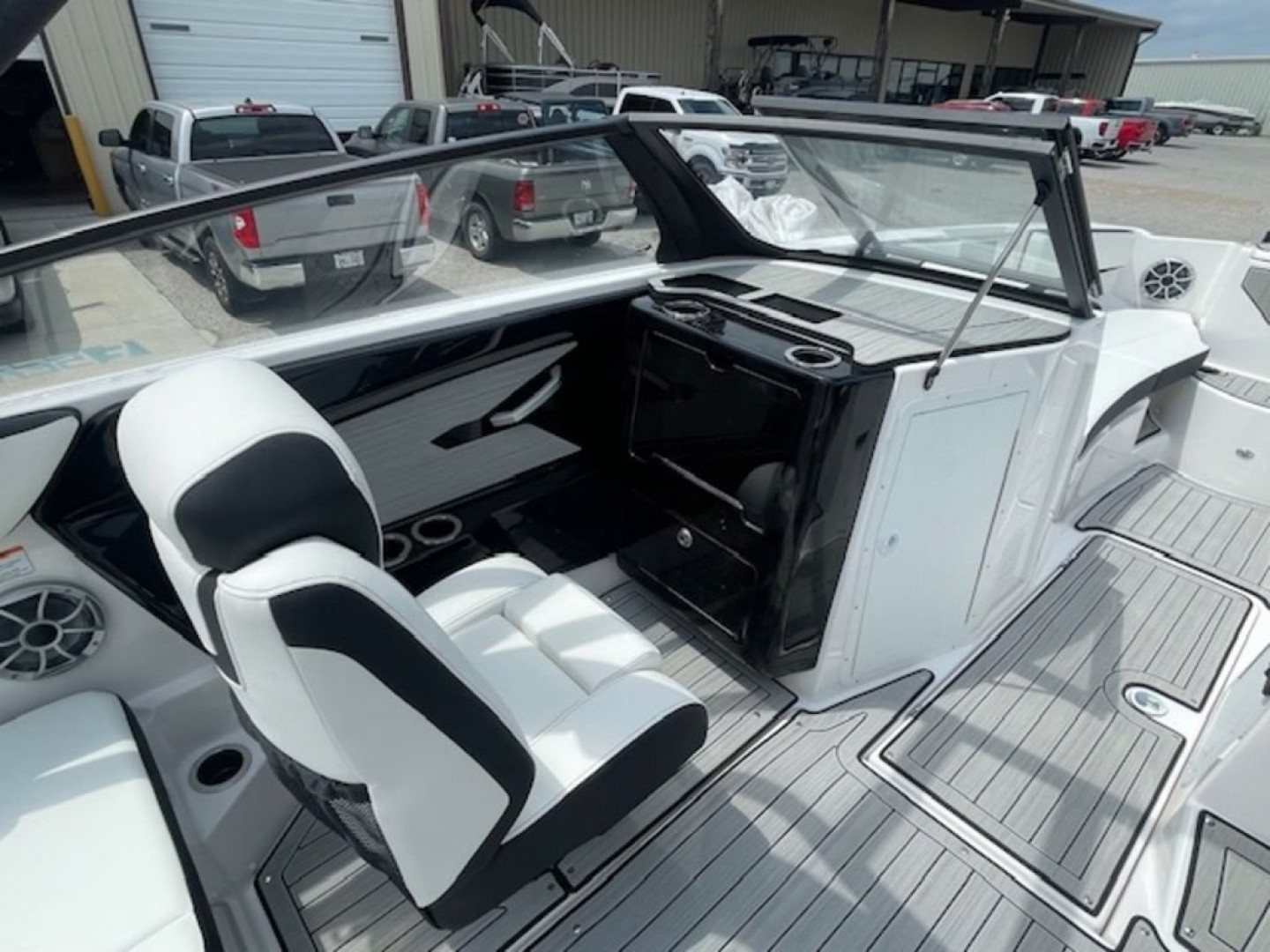 New 2024 Yamaha Boats 222SE