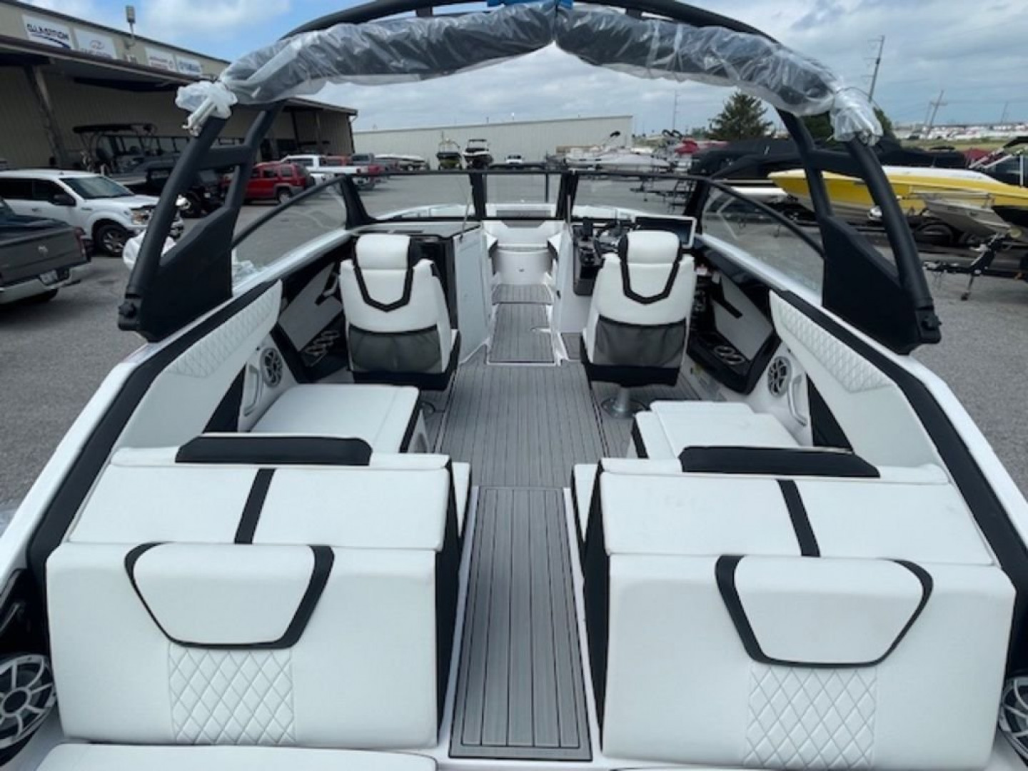 New 2024 Yamaha Boats 222SE