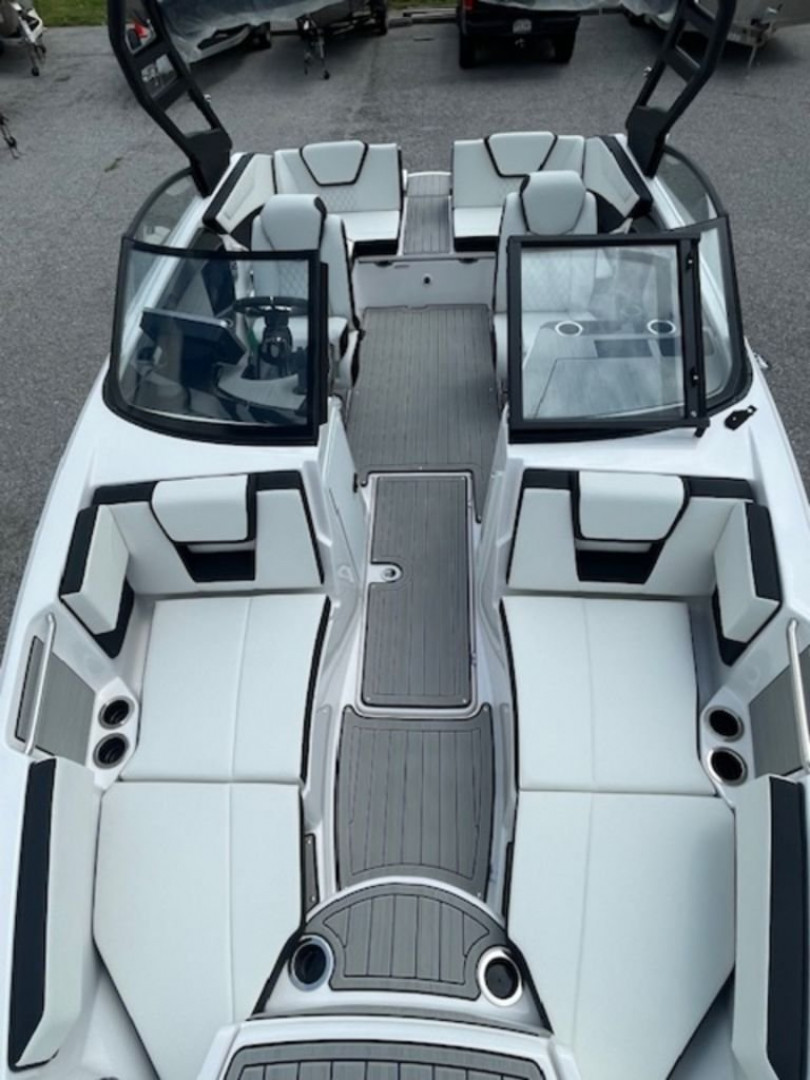 New 2024 Yamaha Boats 222SE