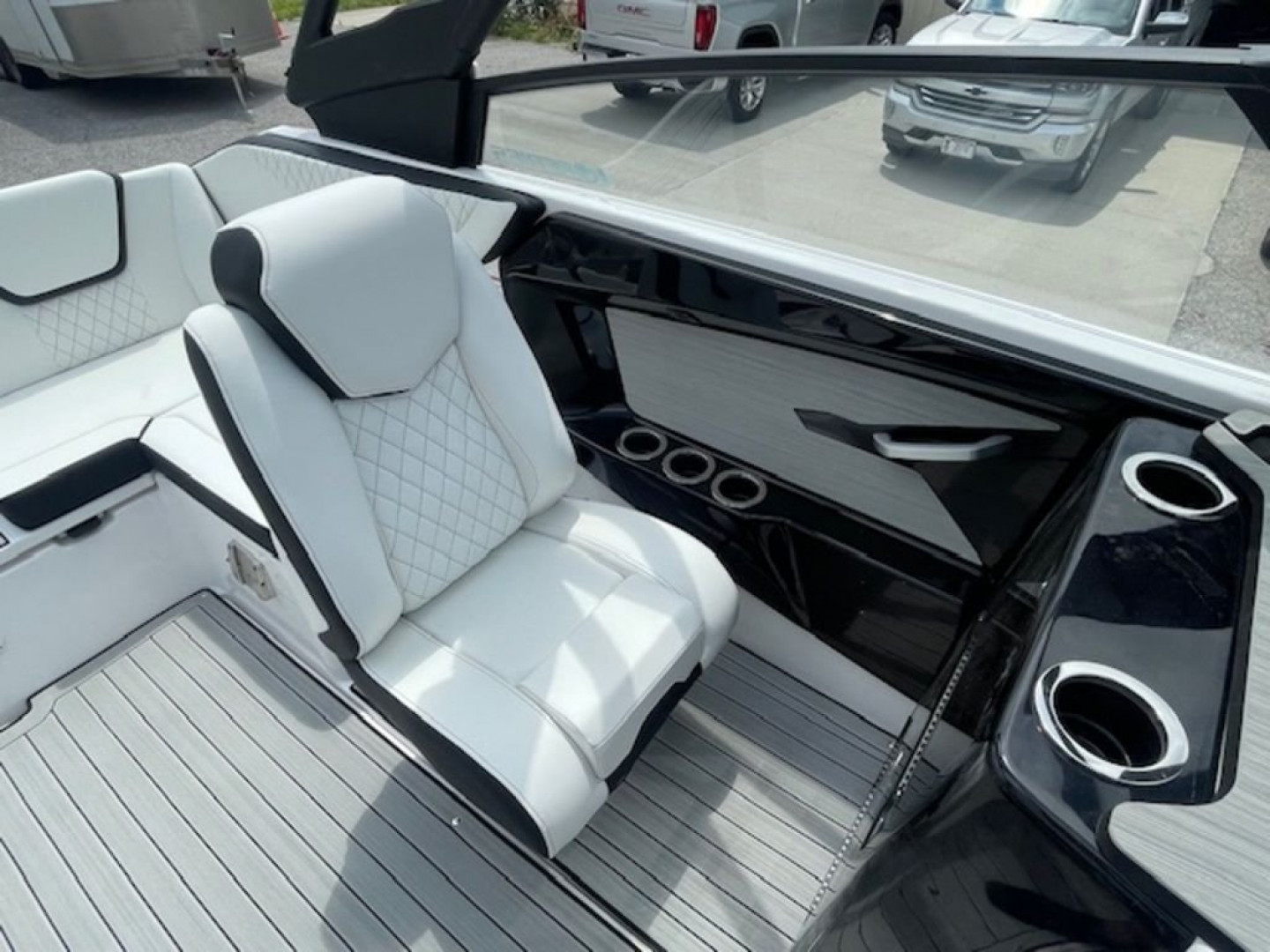 New 2024 Yamaha Boats 222SE