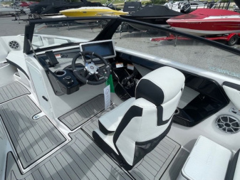 New 2024 Yamaha Boats 222SE