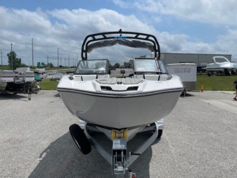 New 2024 Yamaha Boats 222SE