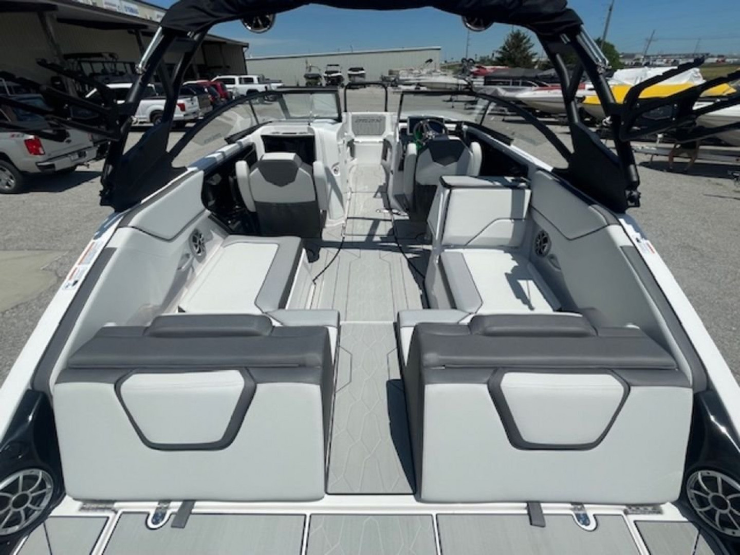 New 2024 Yamaha Boats 252XE