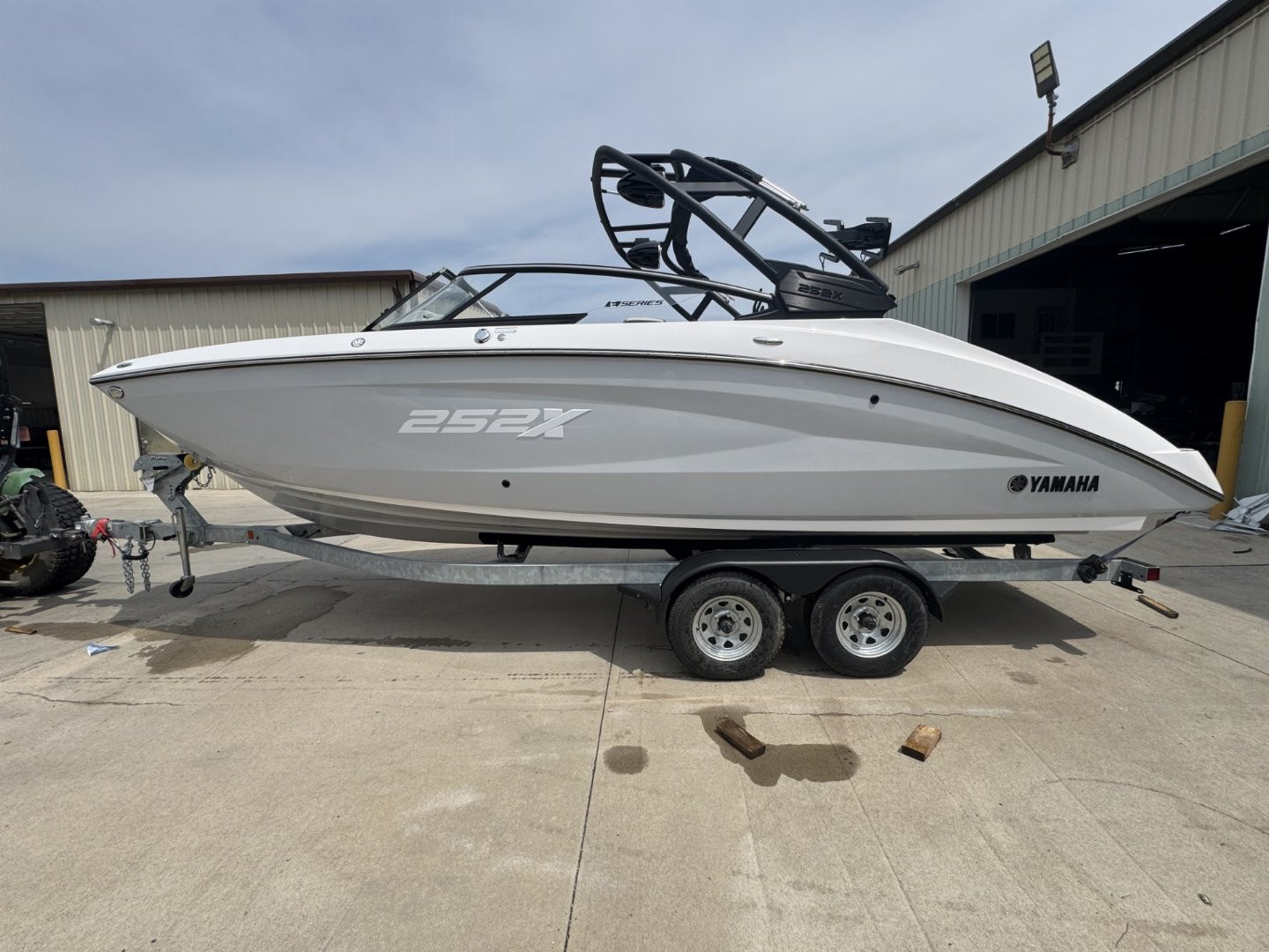 New 2024 Yamaha Boats 252XE