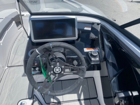 New 2024 Yamaha Boats 252XE